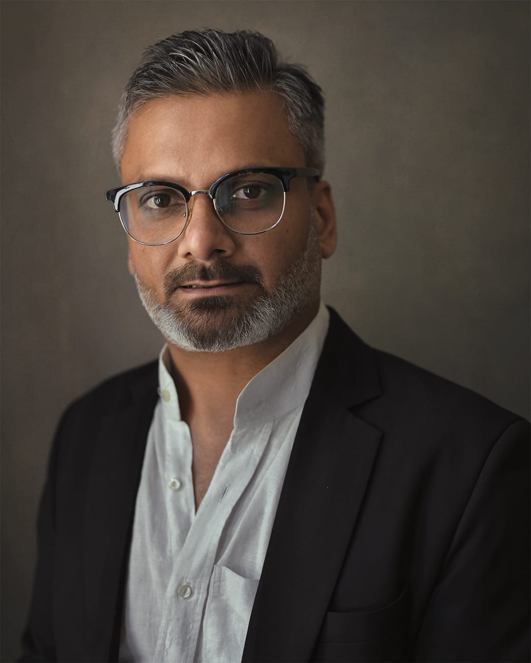 Corporate headshots in Dubai by Martin Portrait